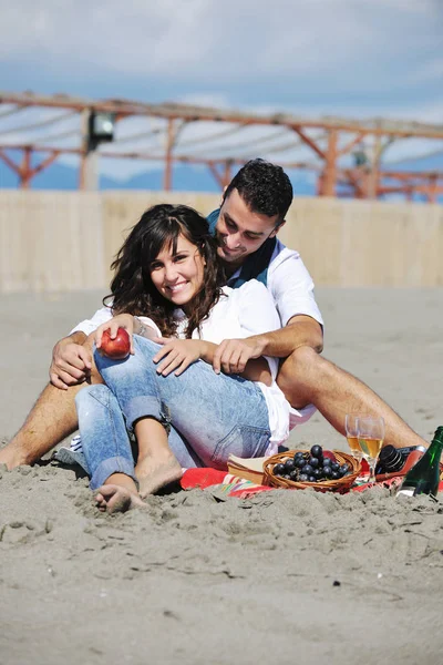 Glückliches Junges Paar Beim Picknick Strand Und Sommerurlaub — Stockfoto