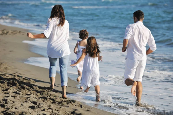 Glückliche Junge Familie Weißer Kleidung Haben Spaß Urlaub Schönen Strand — Stockfoto