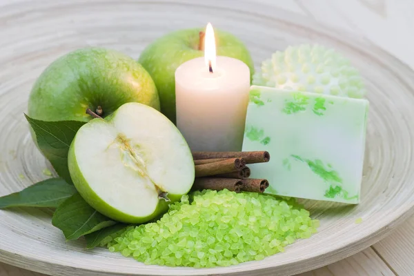 Apple Αρωματικό Λουτρό Μπαρ Του Σαπουνιού Μπάνιο Αλάτι Φρέσκα Μήλα — Φωτογραφία Αρχείου