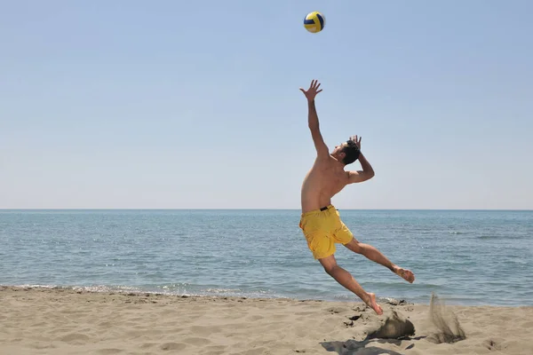 Αρσενικό Παραλία Βόλεϊ Παιχνίδι Παίκτη Άλμα Για Την Καυτή Άμμο — Φωτογραφία Αρχείου