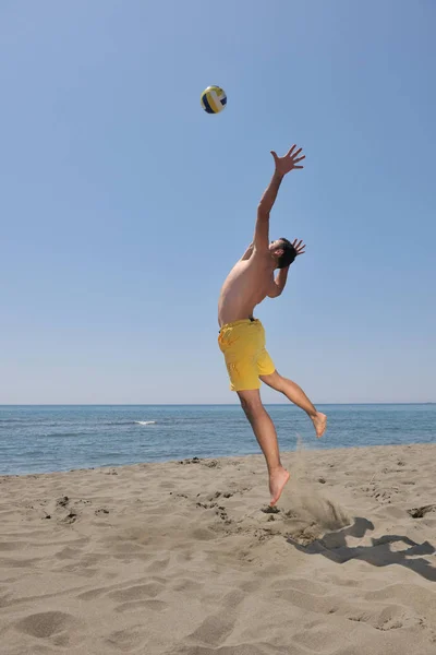 Αρσενικό Παραλία Βόλεϊ Παιχνίδι Παίκτη Άλμα Για Την Καυτή Άμμο — Φωτογραφία Αρχείου