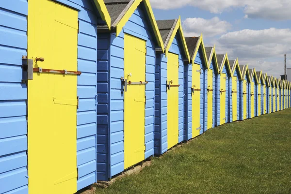 Cabañas Playa Pintadas Azul Amarillo Bognor Regis West Sussex Inglaterra — Foto de Stock