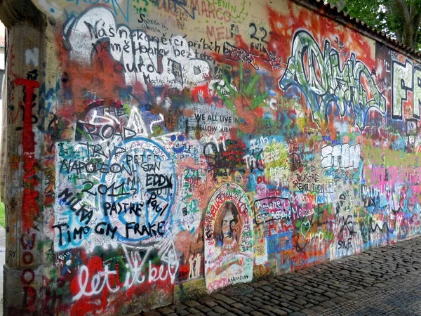 Vägg Täckt Graffiti Staden — Stockfoto