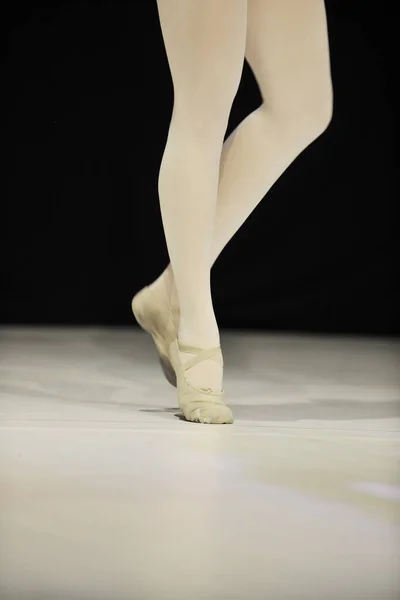Balerína Dívka Mladí Rádi Balet Provést Tanec Jevišti Baletní Škole — Stock fotografie