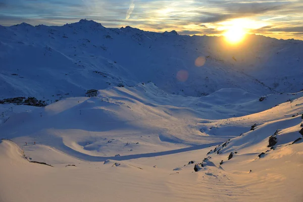 Gebirgsschnee Frischer Sonnenuntergang Skigebiet Frankreich Val Thorens — Stockfoto
