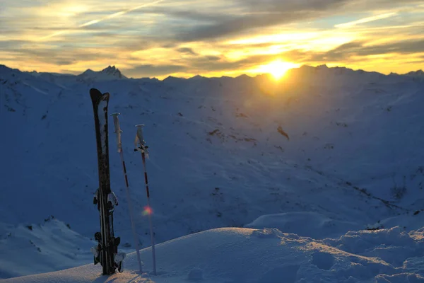 Berg Schnee Ski Mit Schönem Sonnenuntergang Hintergrund — Stockfoto