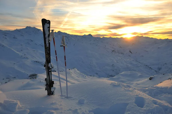 Berg Schnee Ski Mit Schönem Sonnenuntergang Hintergrund — Stockfoto