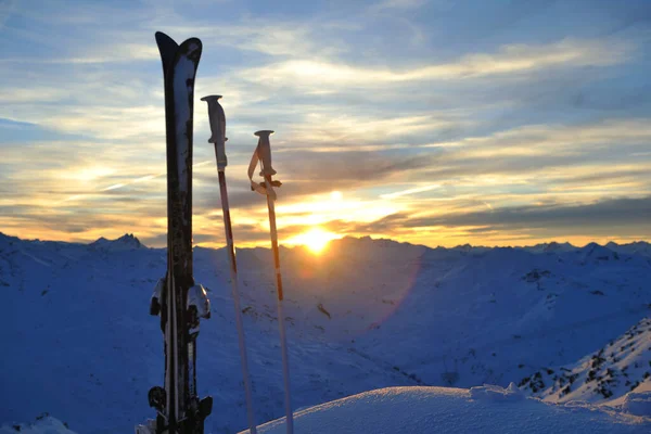 Berg Schnee Ski Mit Schönem Sonnenuntergang Hintergrund — Stockfoto