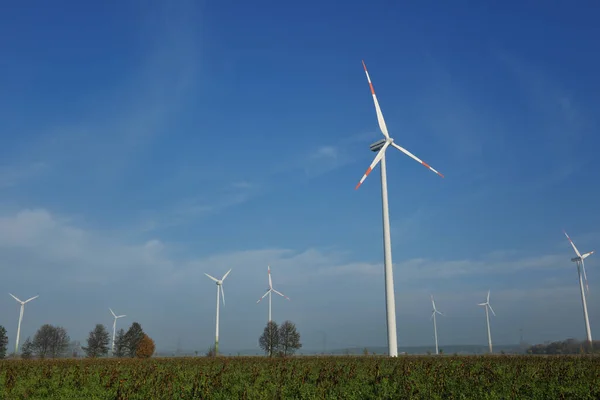 Turbina Eólica Gerando Energia Elétrica Renovável Ecológica Céu Azul — Fotografia de Stock