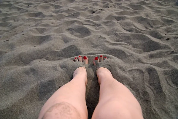 Mulher Pés Areia Praia — Fotografia de Stock