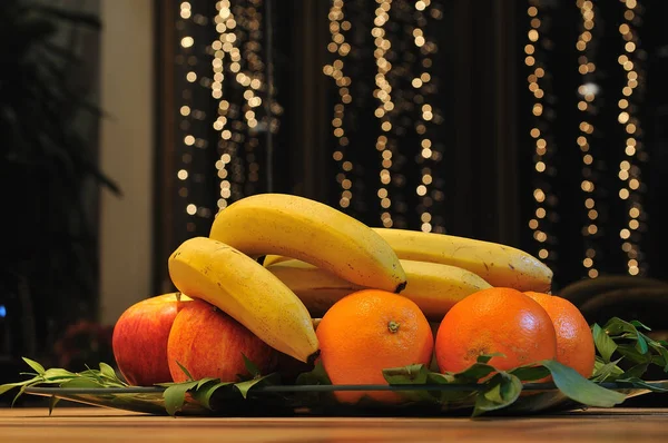 豪華なレストランで健康的なフルーツのアレンジ — ストック写真