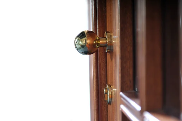 Drzwi Drewniane Luksusowy Uchwyt Otwarty — Zdjęcie stockowe