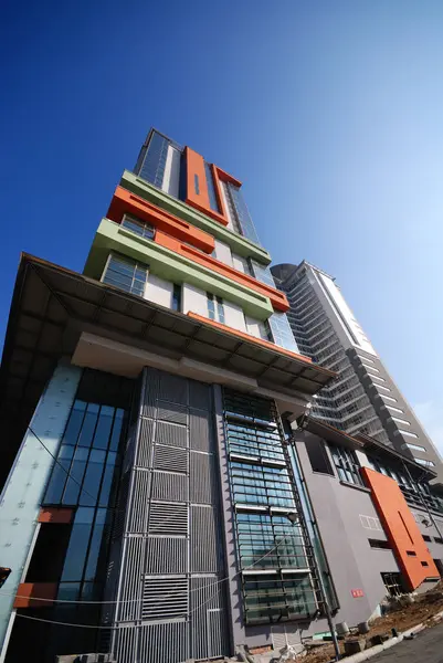 Edificio Moderno Día Soleado Cielo Azul Claro — Foto de Stock