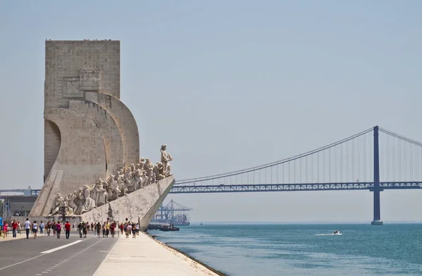 领航员Henry Lisboa Portugal的塔格斯桥和纪念碑 — 图库照片