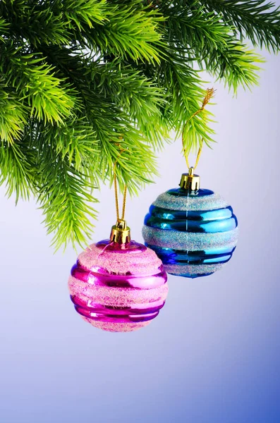 Στολίδια Για Χριστουγεννιάτικο Δέντρο Στην Γιορτή Έννοια — Φωτογραφία Αρχείου