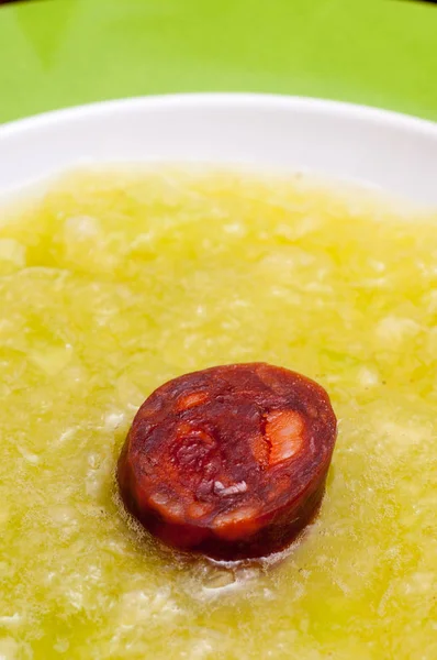 Scharfe Schweinswurst Chorizo U200B U200Bin Kalte Melonensuppe — Stockfoto