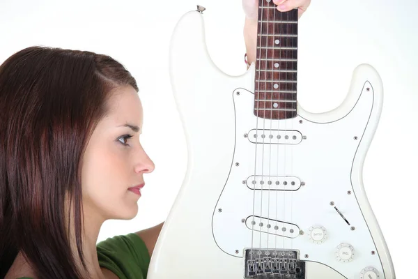 Fille Avec Une Guitare Électrique — Photo