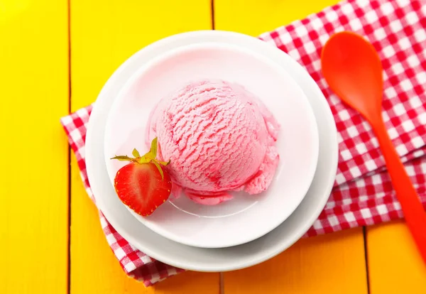Overhead View Country Meal Strawberry Icecream Served Colourful Red White — Stock Photo, Image