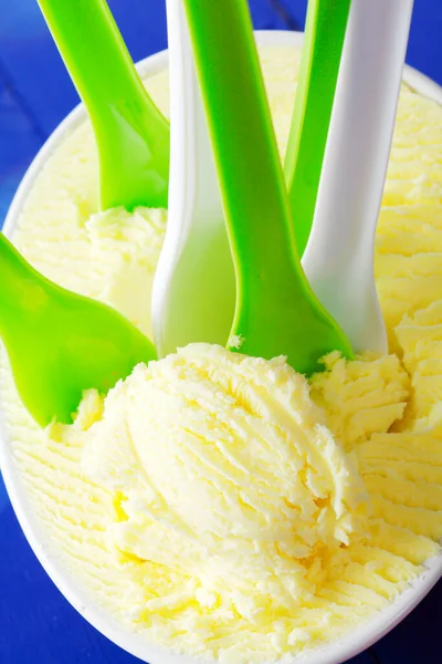 Багато Ложок Морозива Ванільному Морозиві Літня Вечірка Замороженим Морозивом — стокове фото
