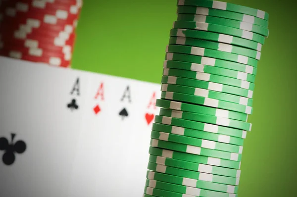 Casino Chips Four Aces Green Background — Stock Photo, Image