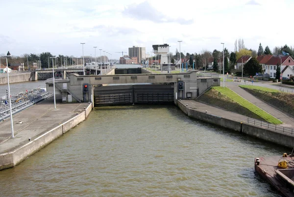 Antwerp Yakınlarındaki Wijnegem Deki Albert Kanalı Kilitlenin — Stok fotoğraf