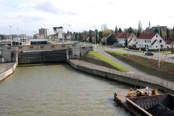 Antwerp Yakınlarındaki Wijnegem Deki Albert Kanalı Kilitlenin — Stok fotoğraf