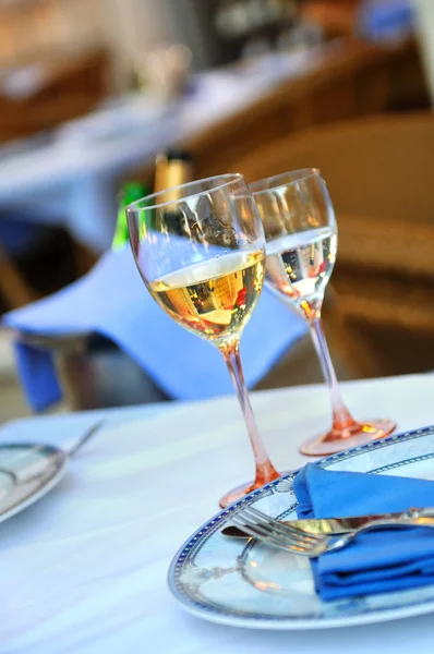 Verre Vin Blanc Dans Restaurant Luxe Images De Stock Libres De Droits