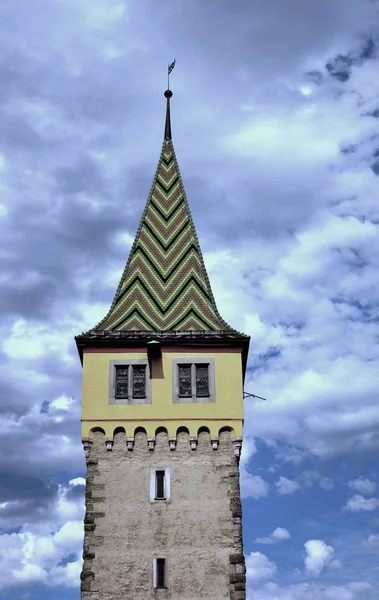 Staande Lindau Aan Rand Van Waterkant Mangturm Oorspronkelijk Omgeven Door — Stockfoto