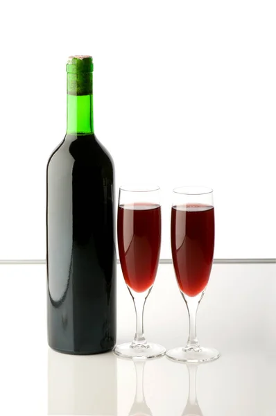 Bottiglia Bicchieri Vino Sfondo Riflettente — Foto Stock
