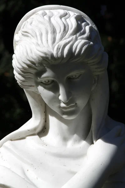 Estatua Una Mujer Cementerio —  Fotos de Stock