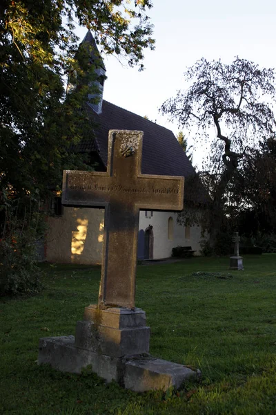 Croce Grave Fronte Alla Chiesa Reher — Foto Stock