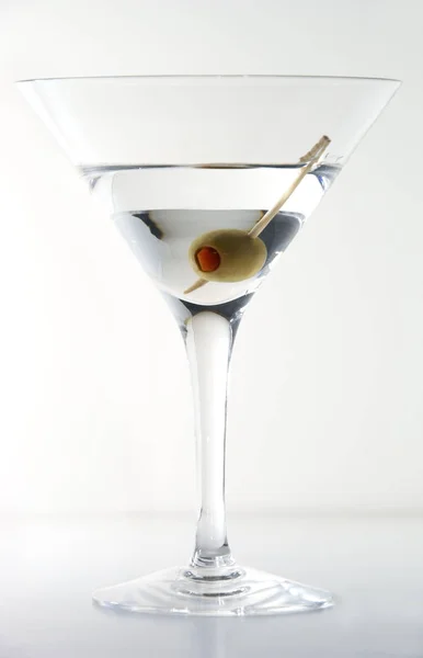 Száraz Martini Koktél Fényképezett Stúdió Környezetben — Stock Fotó