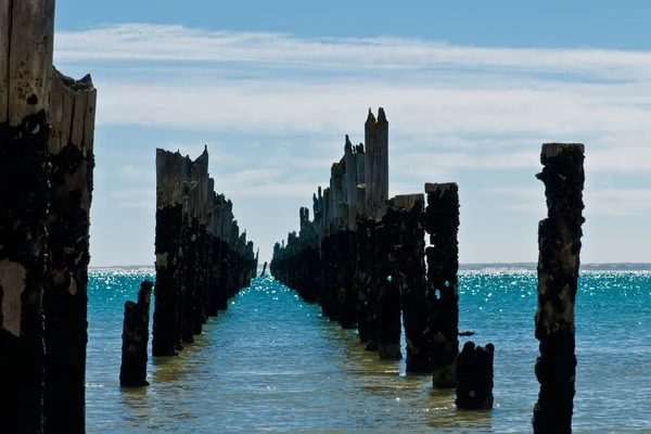 Bela Amarração Podre Uma Praia Onde Apenas Pilares São Deixados — Fotografia de Stock