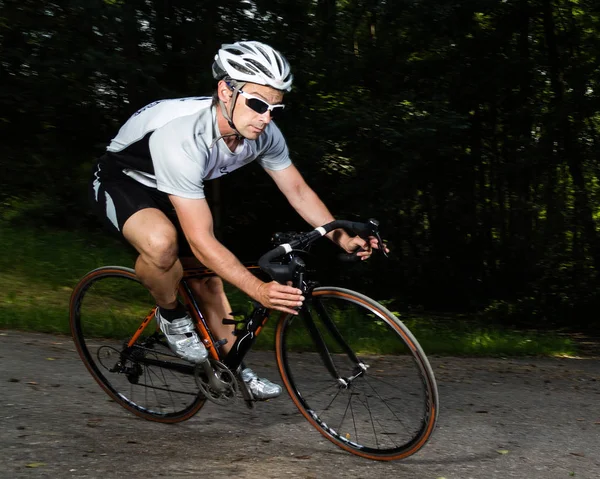 Ciclista Corridas Uniformes Bicicleta — Fotografia de Stock