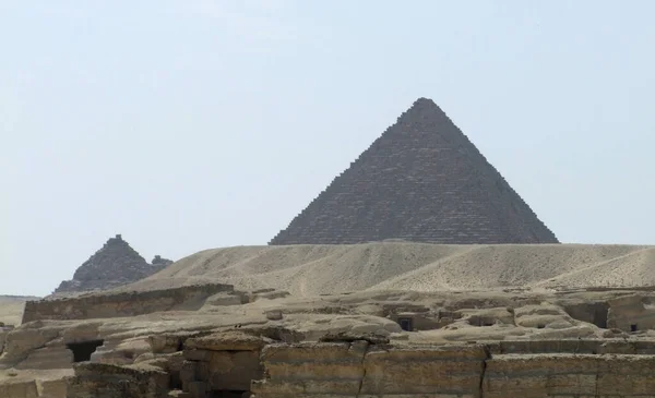エジプトにピラミッドがあるギザ ネクロポリス周辺の風景 — ストック写真