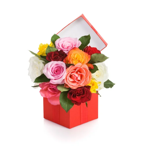 Czerwone Pudełko Kolorowymi Różami Białym Tle — Zdjęcie stockowe