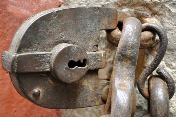 Manejo Antiguo Metal Oxidado Con Cerradura — Foto de Stock