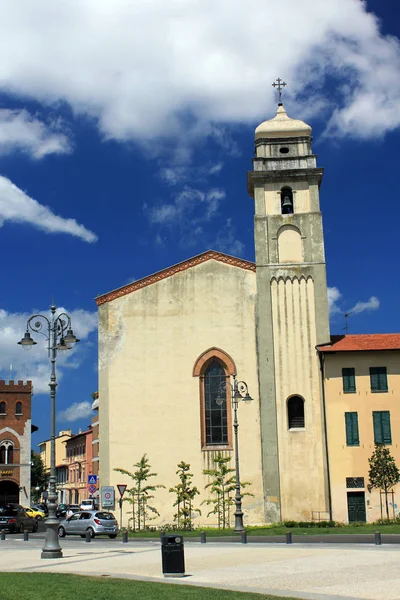 Vista Panoramica Dell Architettura Della Chiesa Cristiana — Foto Stock