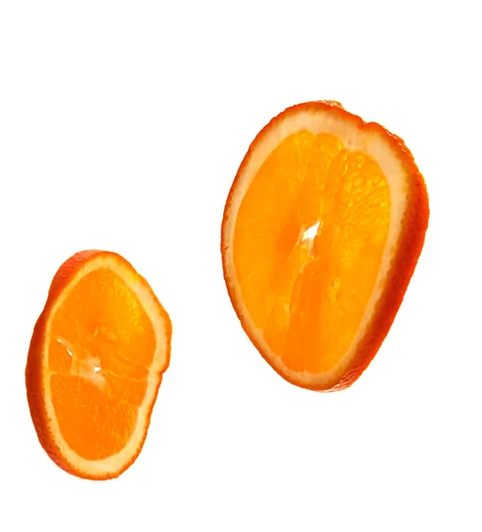 Elszigetelt Narancsszeletek Fehér Alapon — Stock Fotó