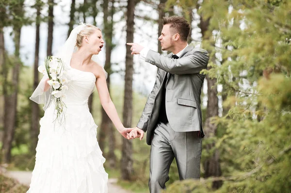 Bride Groom Forest Argue Vehemently — Stock Photo, Image
