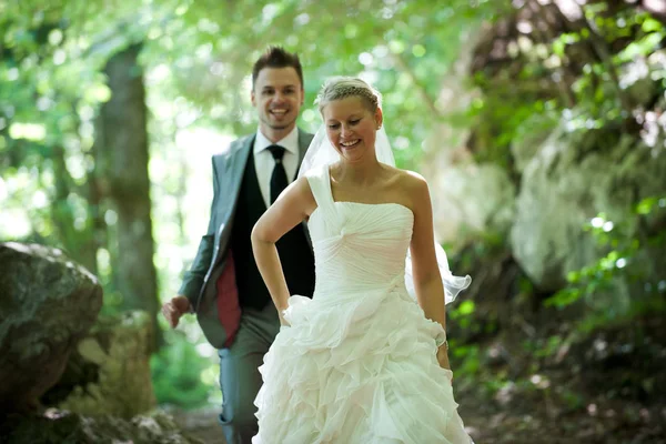 Novia Novia Con Vestido Traje Boda Naturaleza — Foto de Stock