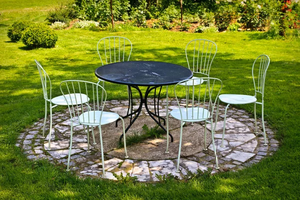Garden Table Chairs Green Lawn — Stock Photo, Image