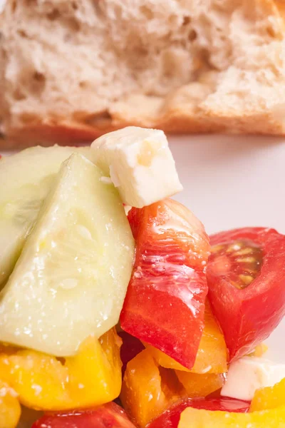 Perto Grelhador Salada Com Pão — Fotografia de Stock