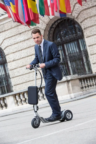 Joven Empresario Scooter —  Fotos de Stock