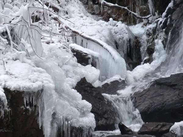 Fundo Inverno Quadro Completo Com Neve Pedras Água Gelo — Fotografia de Stock