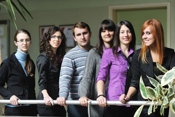 Boldog Diákok Csoport Portré Egyetem Beltéri Épület — Stock Fotó