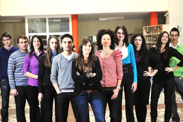 Heureux Étudiants Personnes Portrait Groupe Université Bâtiment Intérieur — Photo