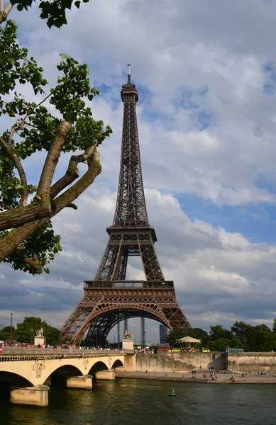 Výhledem Eiffelovu Věž — Stock fotografie