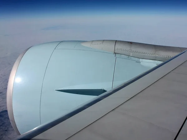 Uçak Penceresinin Kanadı — Stok fotoğraf