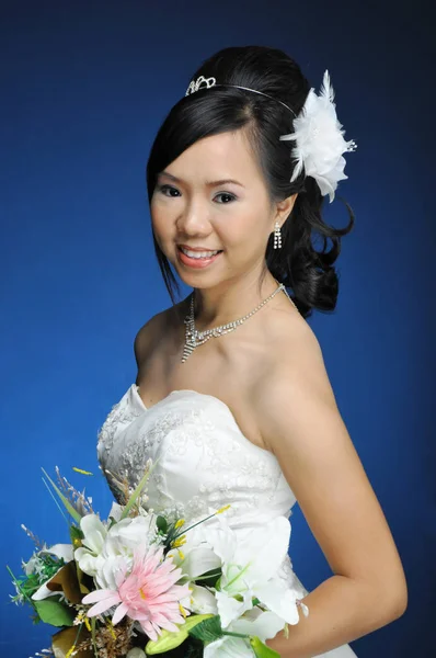 Asiatische Frauen Hochzeitskleid — Stockfoto